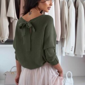 Pehme viisakas lipsuga kampsun