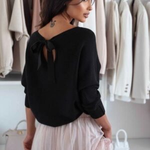 Pehme viisakas lipsuga kampsun